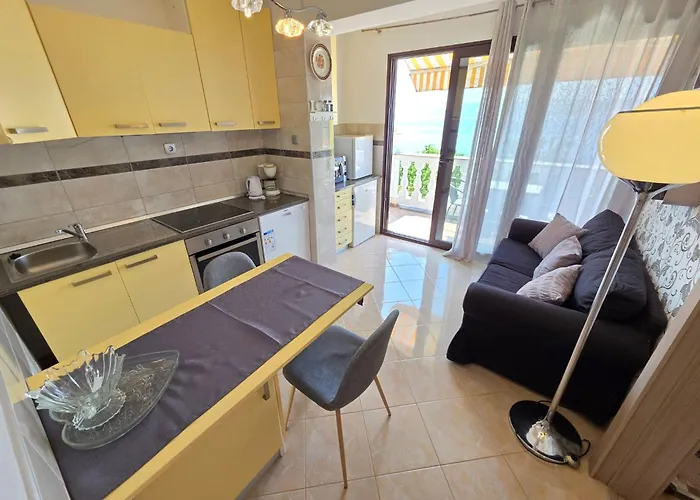 Lejlighed Fuer 2 Pers- Mit Balkon By Interhome